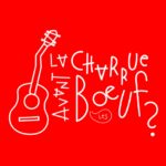 logo de la charrue avant les boeufs sur fond rouge avec une guitare